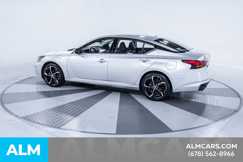 Used 2025 Silver Nissan 2.5 SR image 5