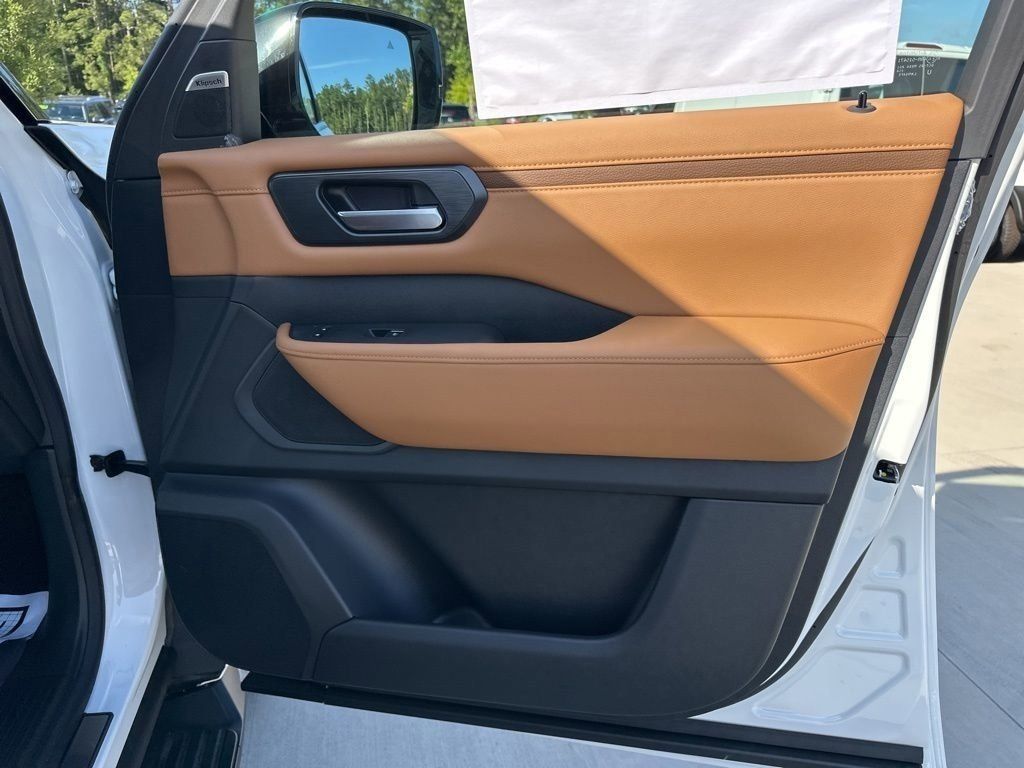 2025 Aspen White Tricoat Nissan Armada SL RWD SUV