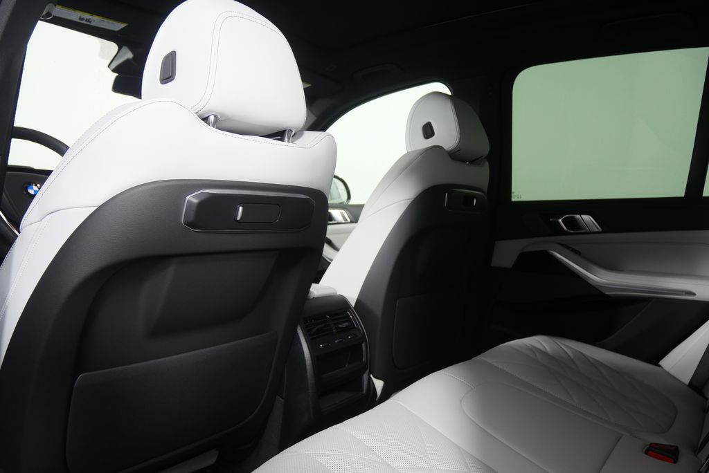 Thumbnail: 2026 BMW X5 - 16