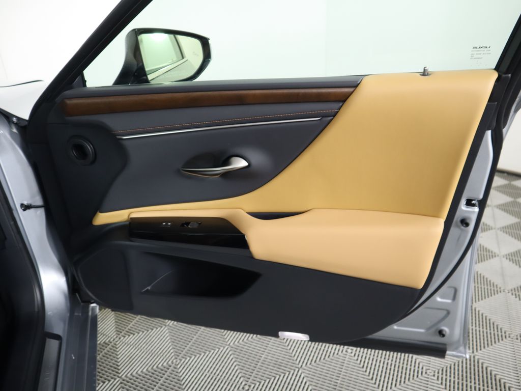 Thumbnail: 2025 Lexus ES - 26