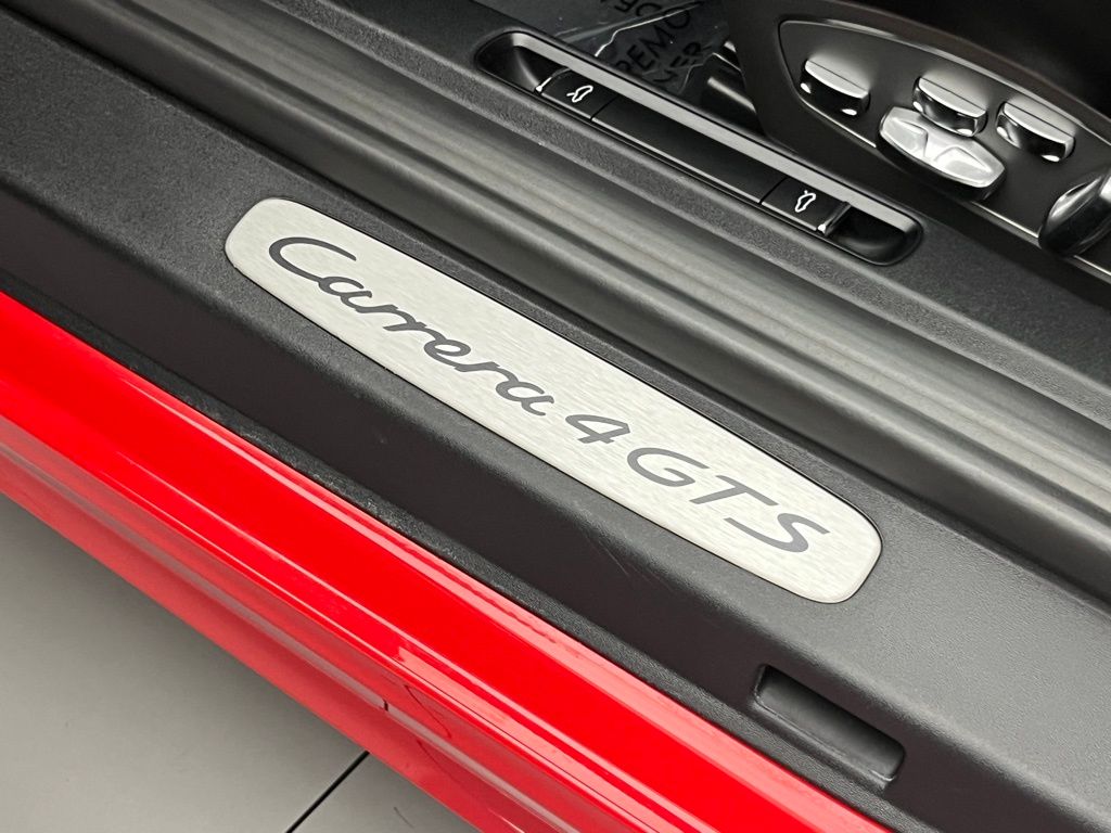 Thumbnail: 2018 Porsche 911 - 31