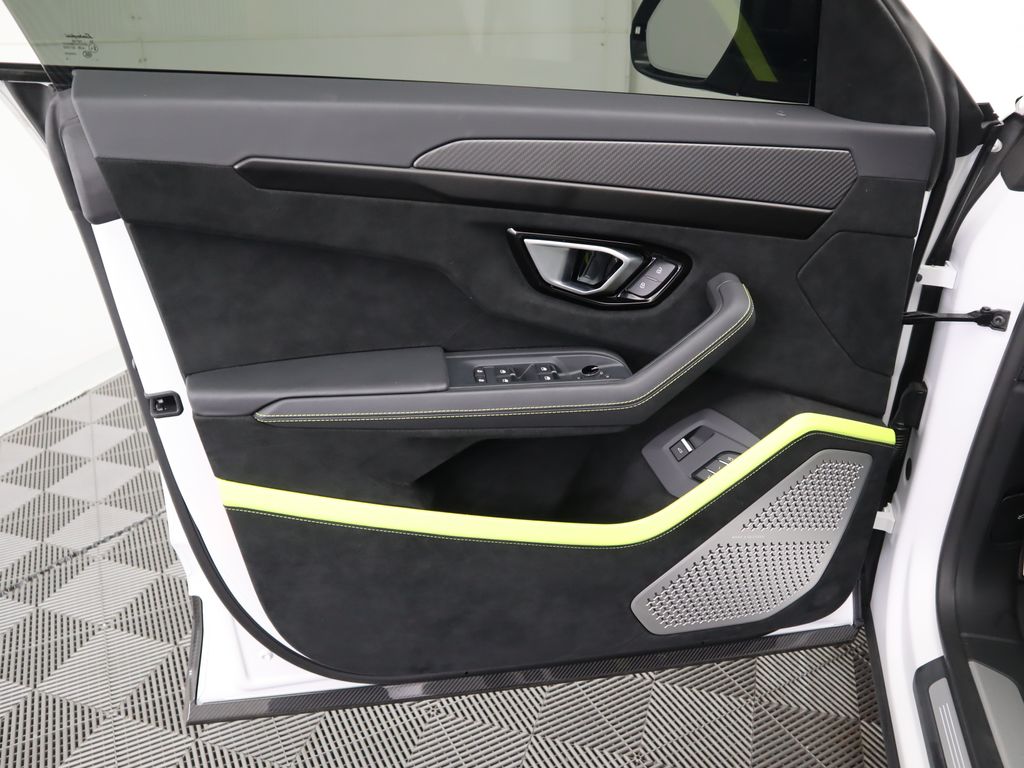 Thumbnail: 2023 Lamborghini Urus - 25