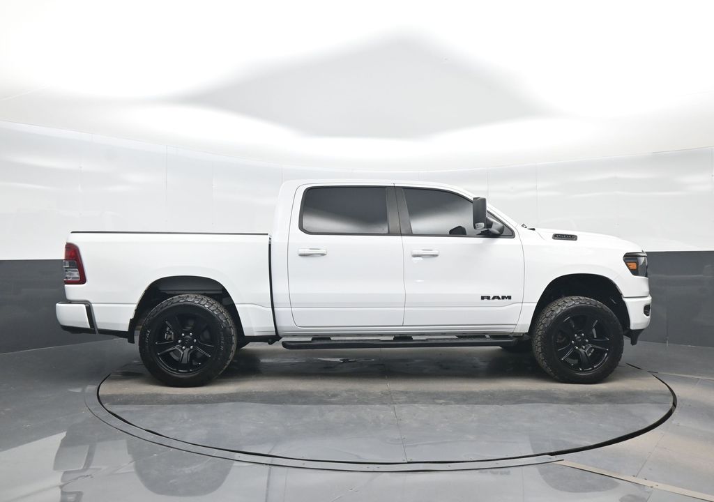 View vehicle photo 7