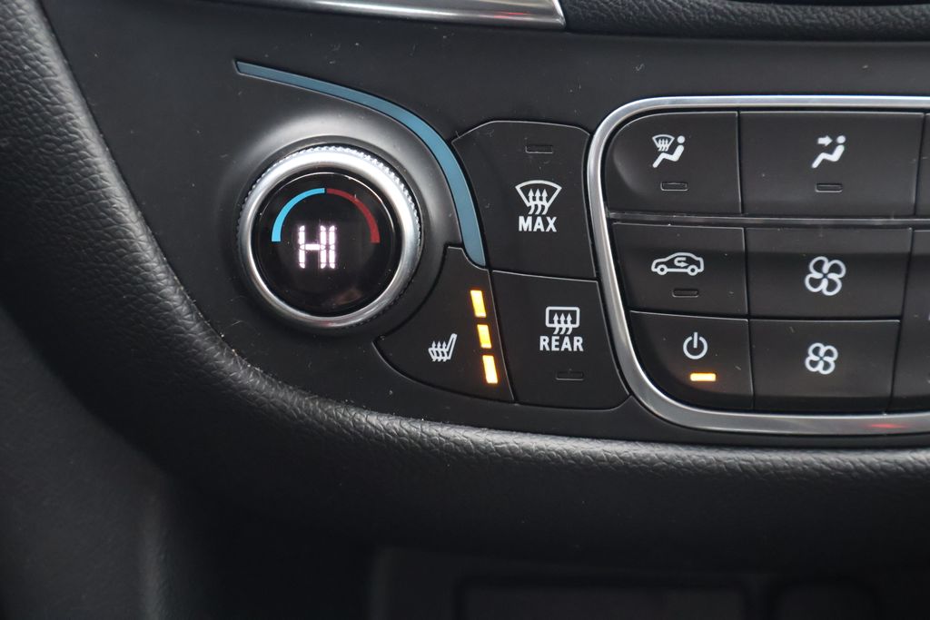 Thumbnail: 2020 Chevrolet Equinox - 18