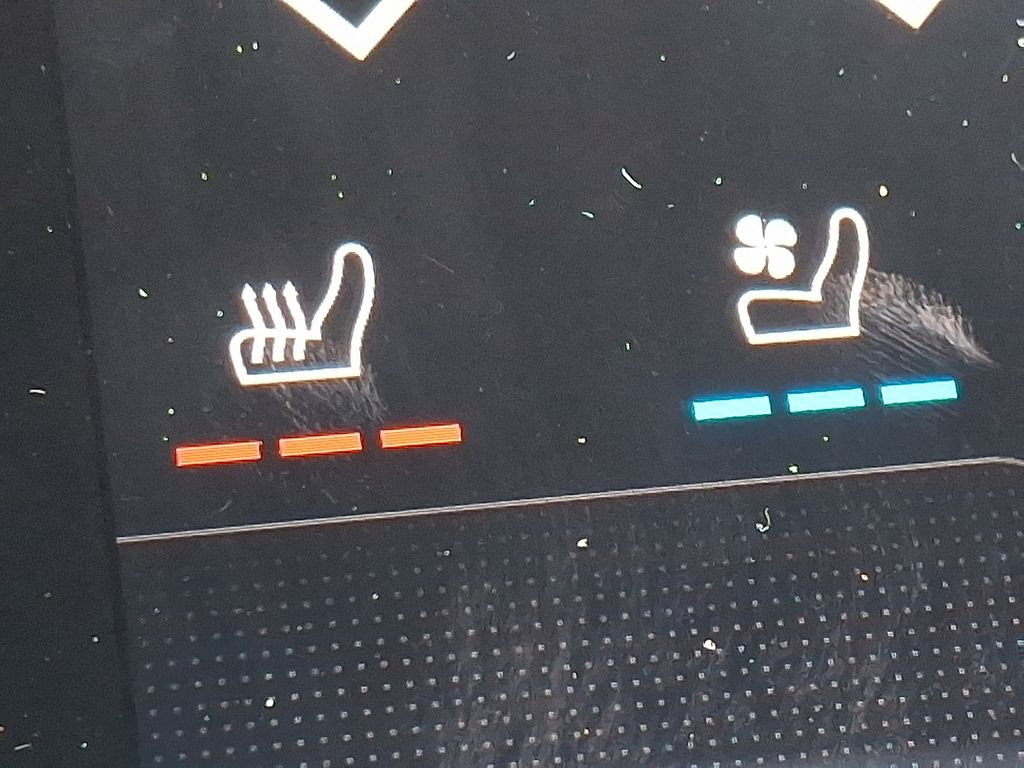 Thumbnail: 2022 Porsche Taycan - 26