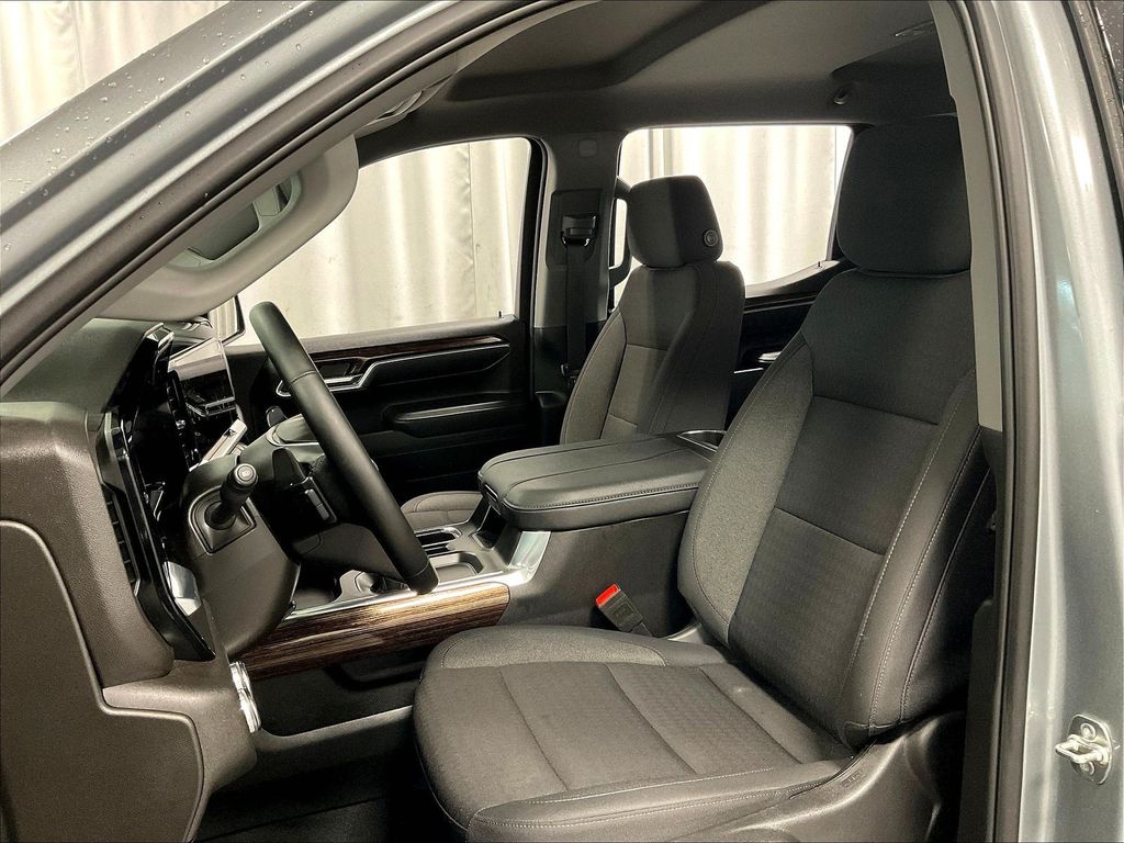 2025 GMC Sierra 1500 — photo 10