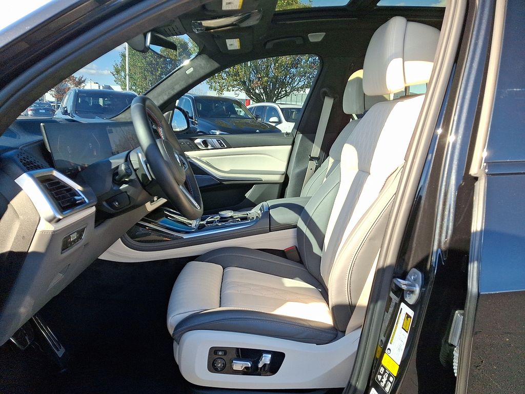 Thumbnail: 2023 BMW X7 - 16