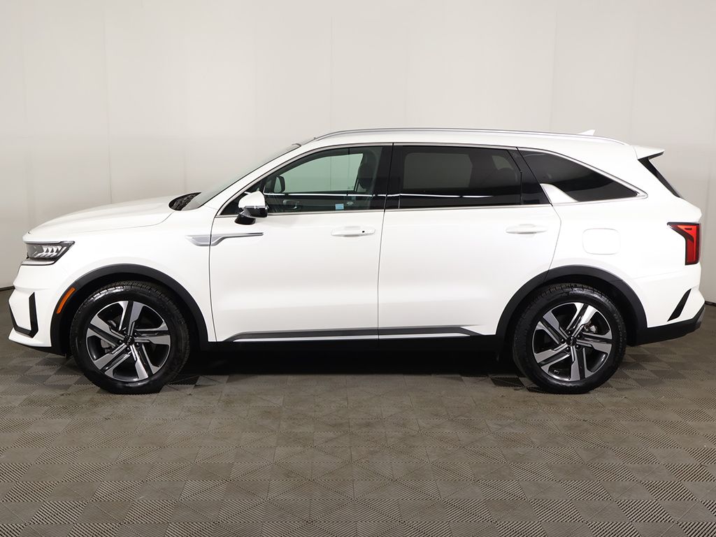 Used 2022 White Kia EX image 19