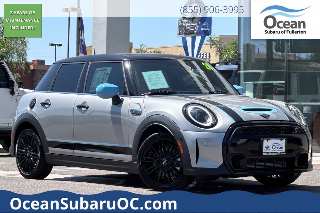Melting Silver III Metallic 2024 MINI Cooper Hatchback 7-Speed Automatic