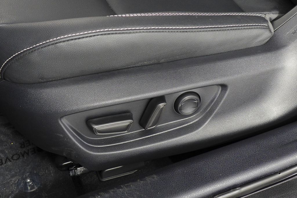 Thumbnail: 2025 Toyota Camry - 22