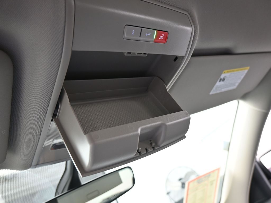 Used 2022 Deep Black Volkswagen 2.0T SE image 29