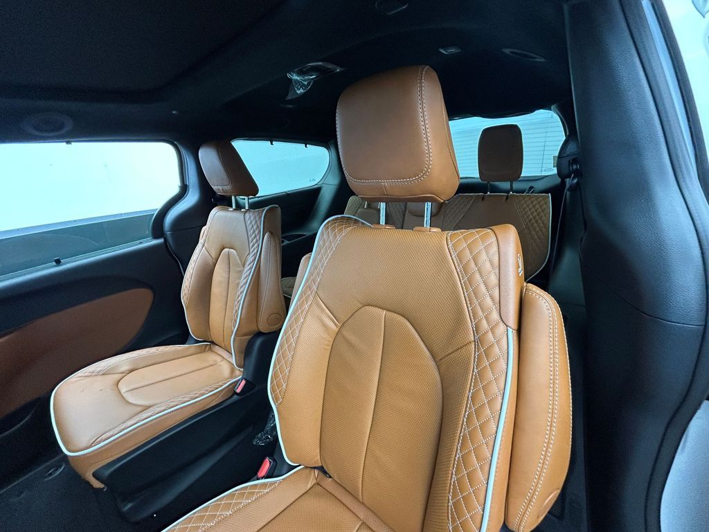 New 2026 Bright White Clearcoat Chrysler Pinnacle image 31