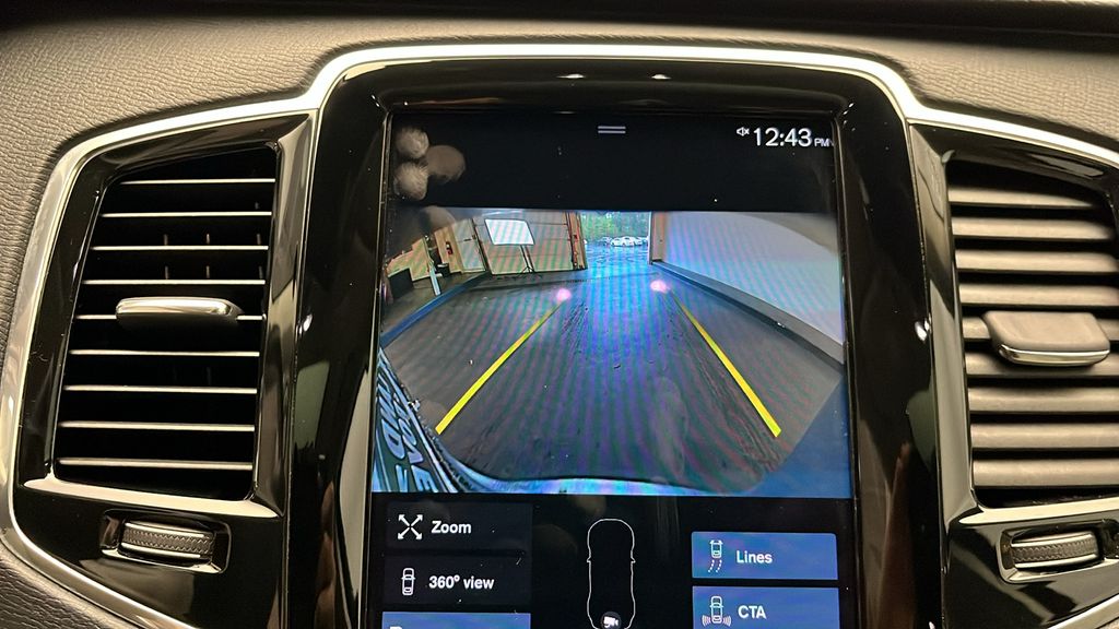 2022 Volvo XC90 T8 Inscription 18