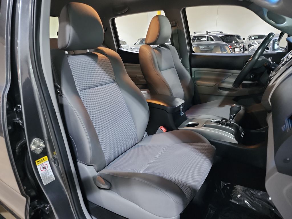 2014 Toyota Tacoma V6 photo