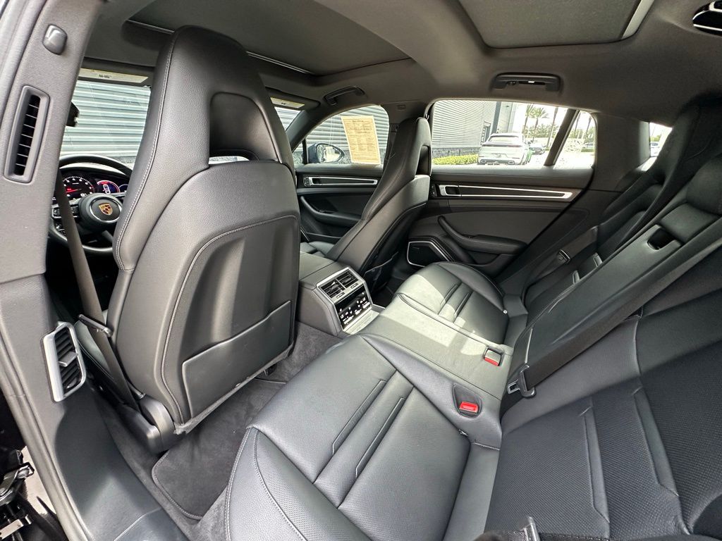 Thumbnail: 2023 Porsche Panamera - 30
