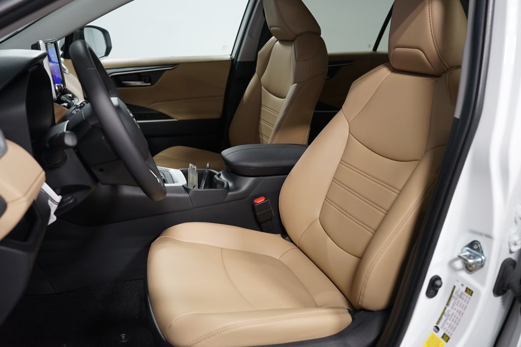 Thumbnail: 2024 Toyota RAV4 - 6