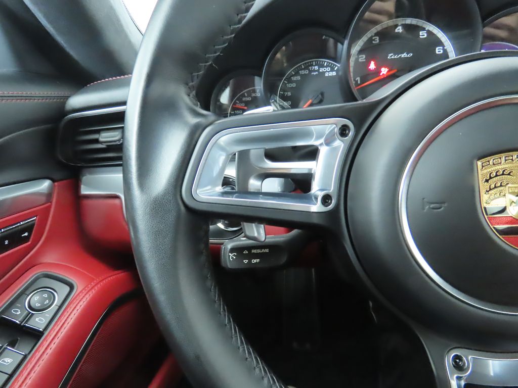 Thumbnail: 2018 Porsche 911 - 11