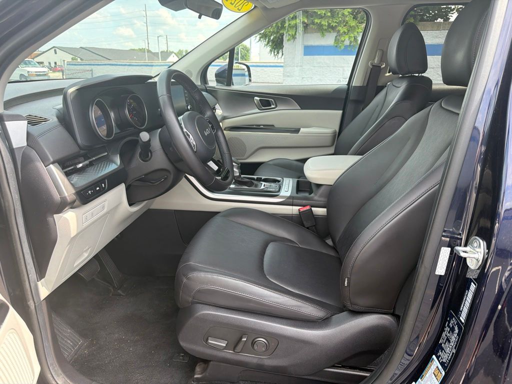 Thumbnail: 2024 Kia Carnival - 16