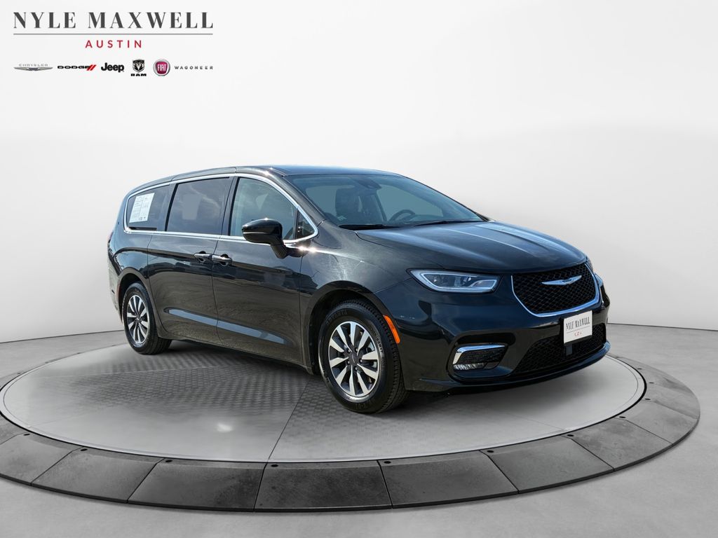 Used Car 2024 Chrysler Pacifica Hybrid  Select For Sale Under $30,000 In Austin, Texas