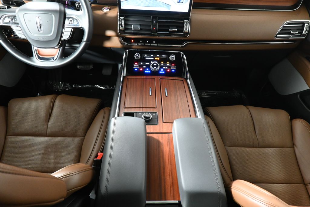 Thumbnail: 2024 Lincoln Navigator - 24