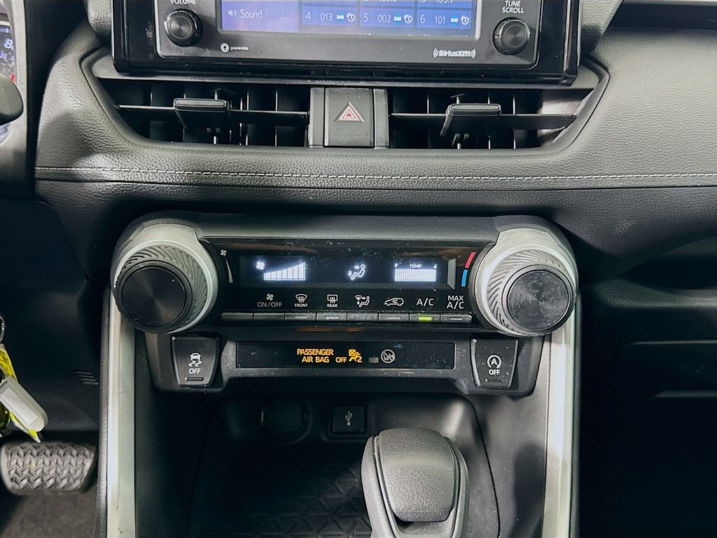 Thumbnail: 2020 Toyota RAV4 - 15