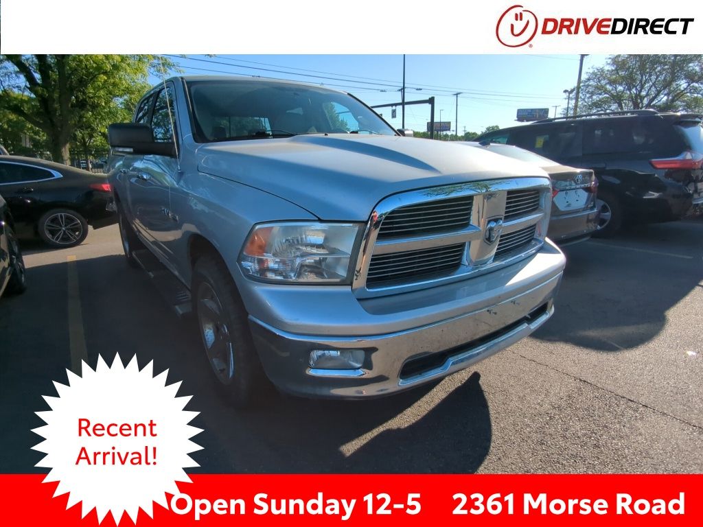 Bright Silver Metallic Clearcoat 2010 Dodge RAM 1500 SLT Crew Cab 4WD Pickup Truck Four-Wheel Drive 5-Speed Automatic