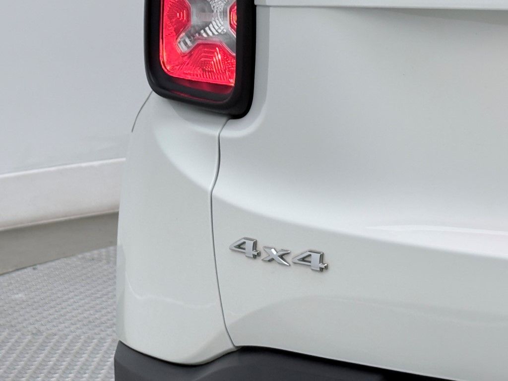 Thumbnail: 2018 Jeep Renegade - 16