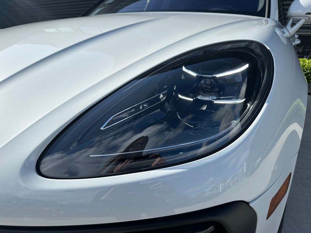 Thumbnail: 2023 Porsche Macan - 13