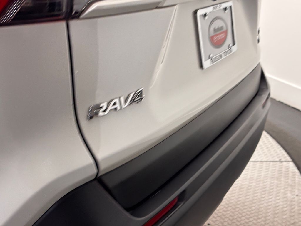 Thumbnail: 2022 Toyota RAV4 - 9