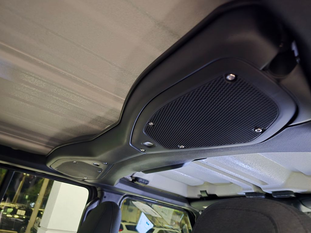 2025 Jeep Wrangler 4-Door Sahara - Photo 33