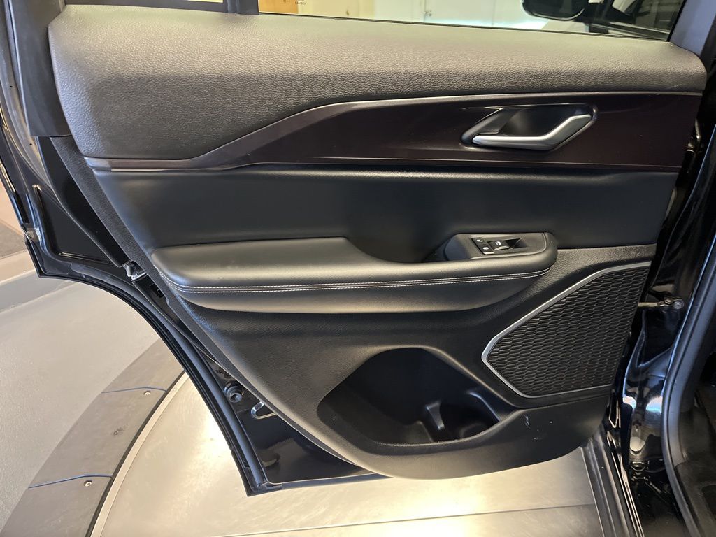 Thumbnail: 2022 Jeep Grand Cherokee - 22