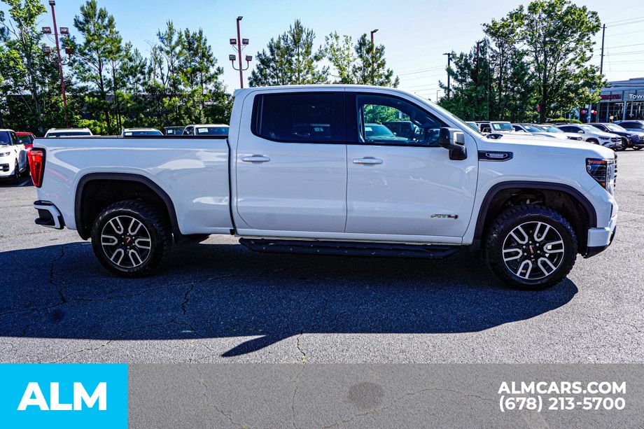 Used 2022 White GMC AT4 image 9