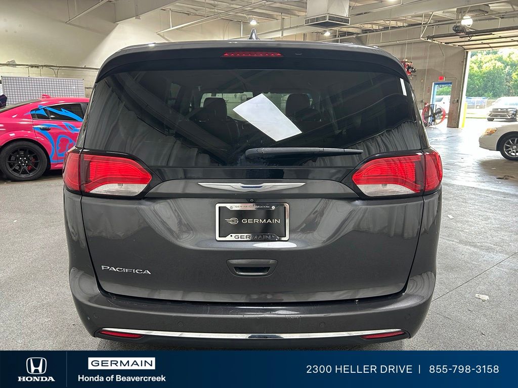 Used 2018 Gray Chrysler Touring L image 7