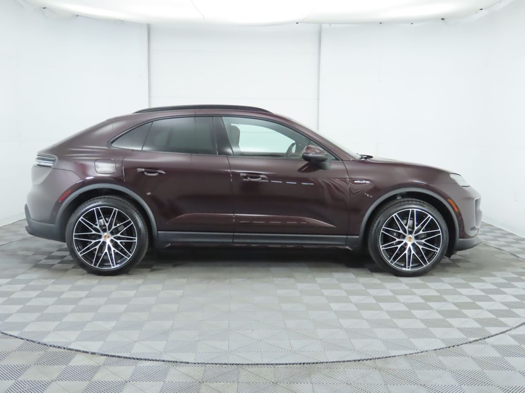 Thumbnail: 2025 Porsche Macan - 8