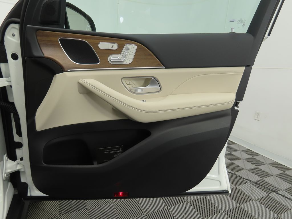 Thumbnail: 2026 Mercedes-Benz GLE - 27