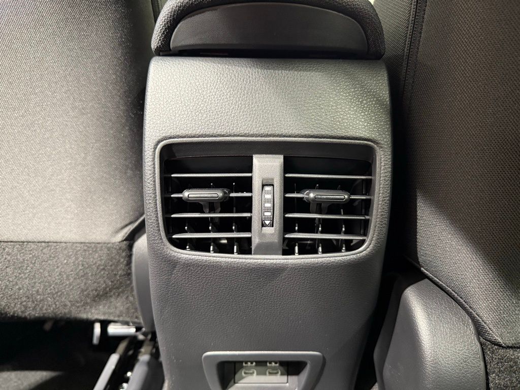 2025 Toyota Corolla Cross SE 22