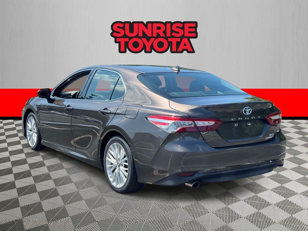 Used 2018 Toyota Camry Hybrid Sedan