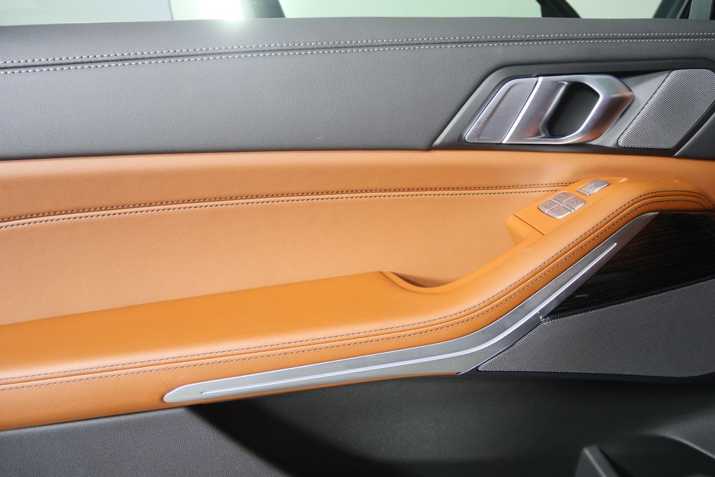 Thumbnail: 2024 BMW X7 - 13