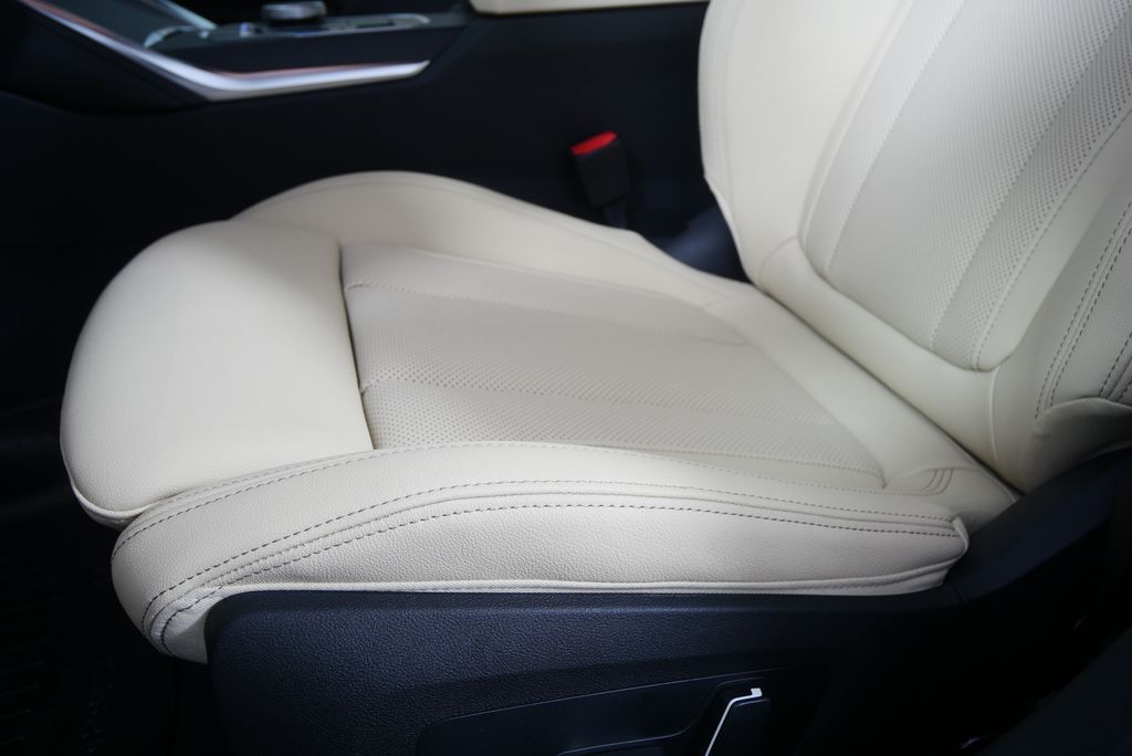 Thumbnail: 2026 BMW i4 - 9