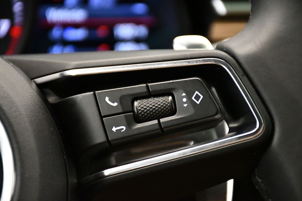 Thumbnail: 2022 Porsche Macan - 29