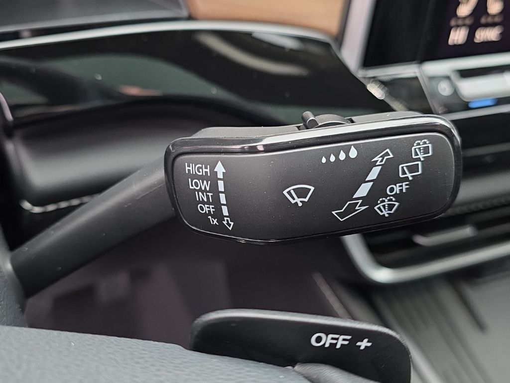 2026 Volkswagen Atlas 2.0T SE w/Technology Green at Sutliff Volkswagen