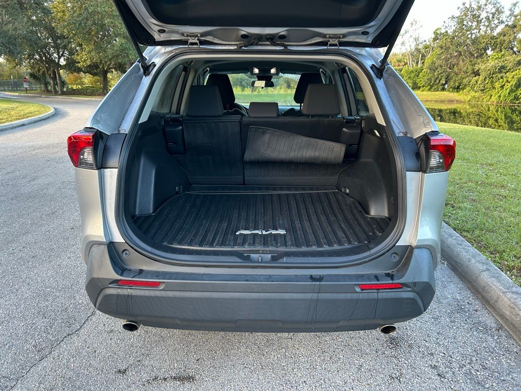 Thumbnail: 2022 Toyota RAV4 - 10