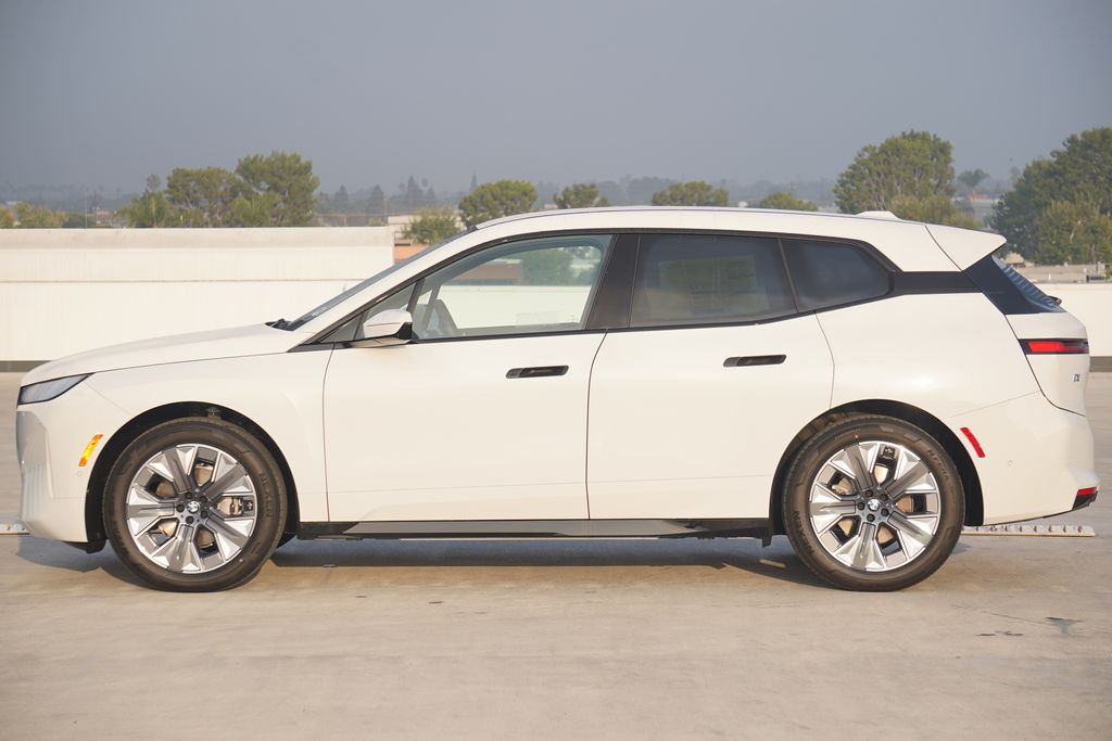 Thumbnail: 2026 BMW iX - 4
