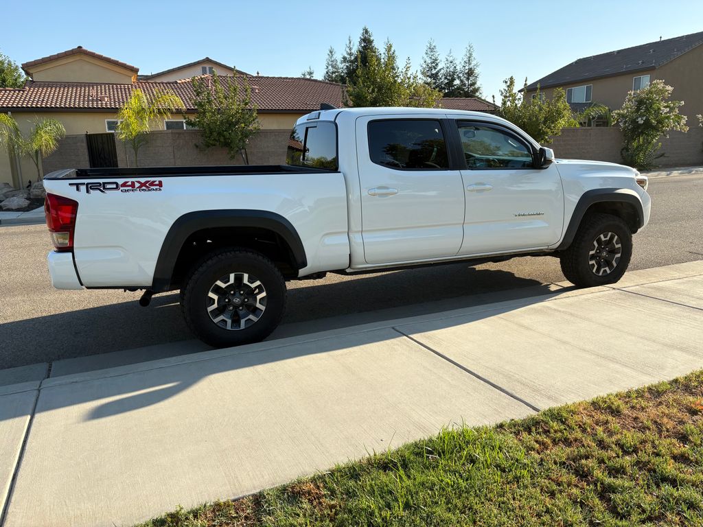 Thumbnail: 2017 Toyota Tacoma - 5