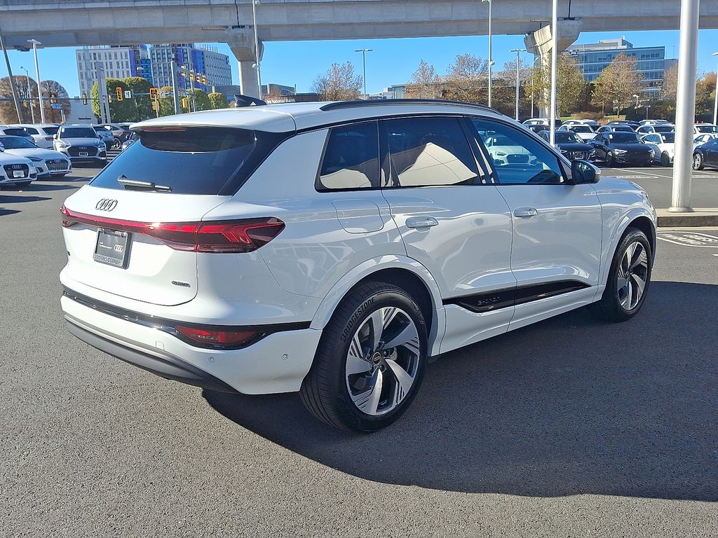 Thumbnail: 2025 Audi Q6 e-tron - 4