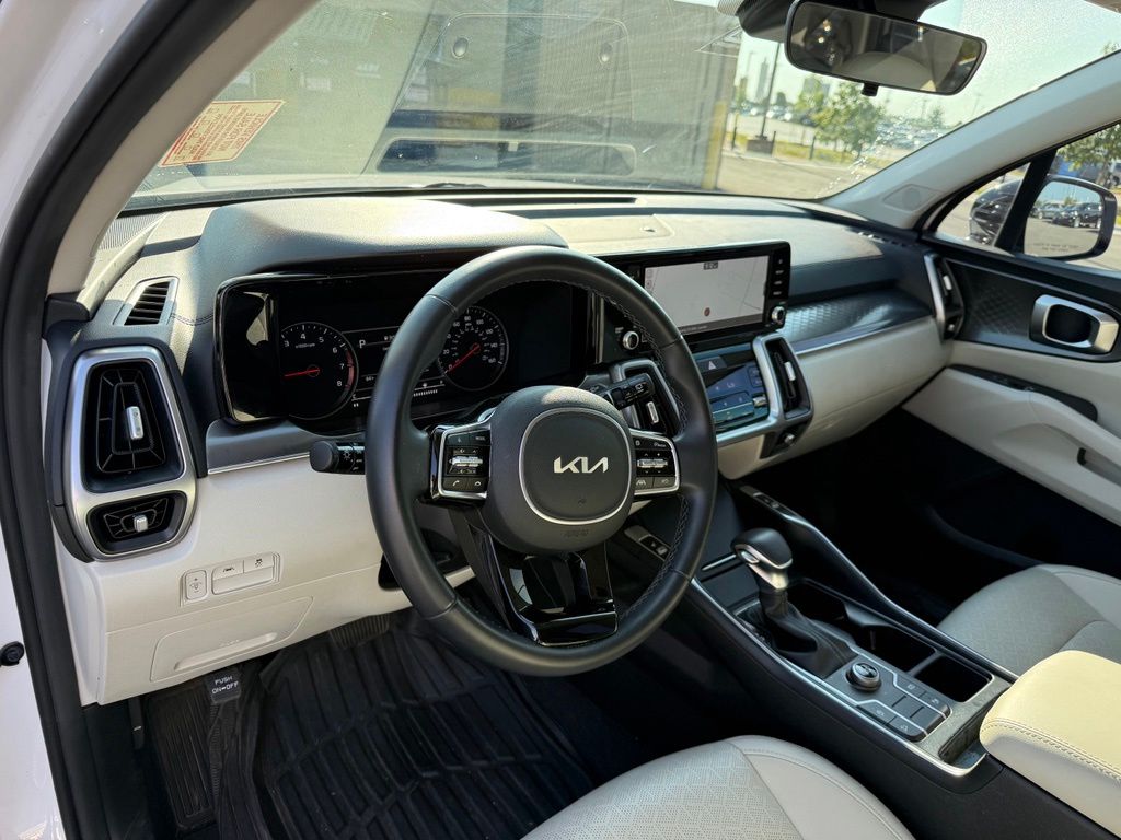 Thumbnail: 2023 Kia Sorento - 7