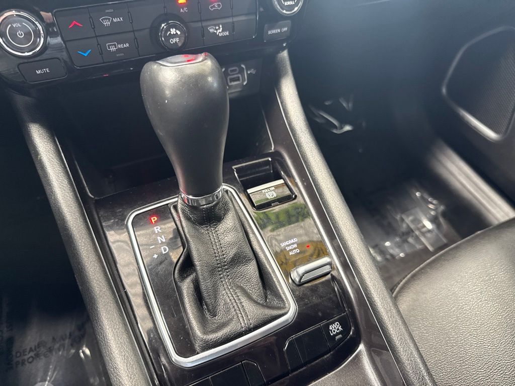 Used 2024 Black Jeep Latitude image 17