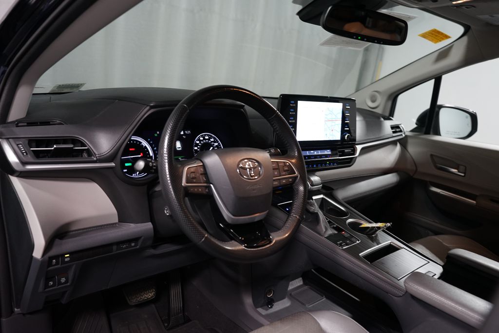 Thumbnail: 2021 Toyota Sienna - 7