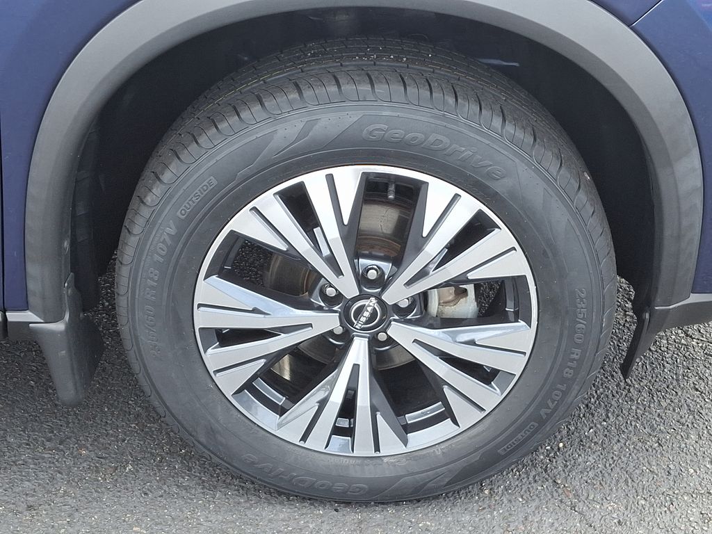 2022 Nissan Rogue SV 8