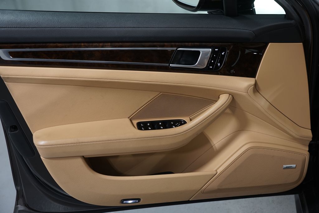 Thumbnail: 2018 Porsche Panamera - 28